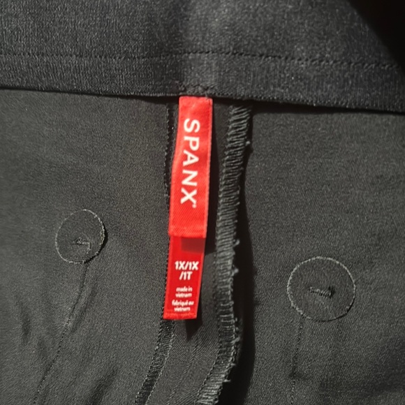 Spanx Black Shorts - Picture 3 of 4